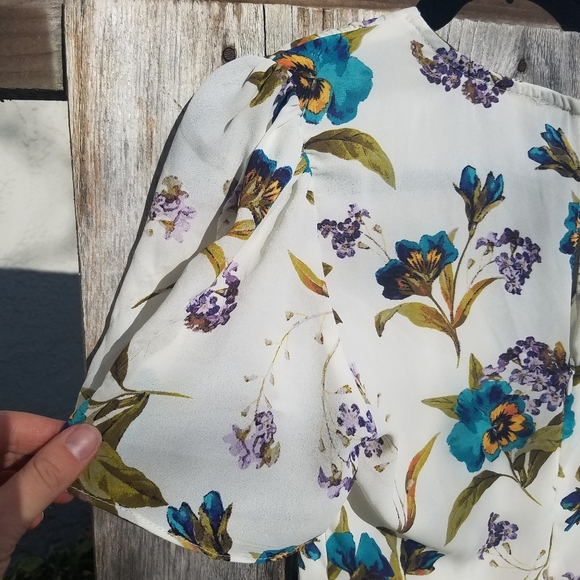 Gilli Wrap Style Dress - Picture 6 of 8